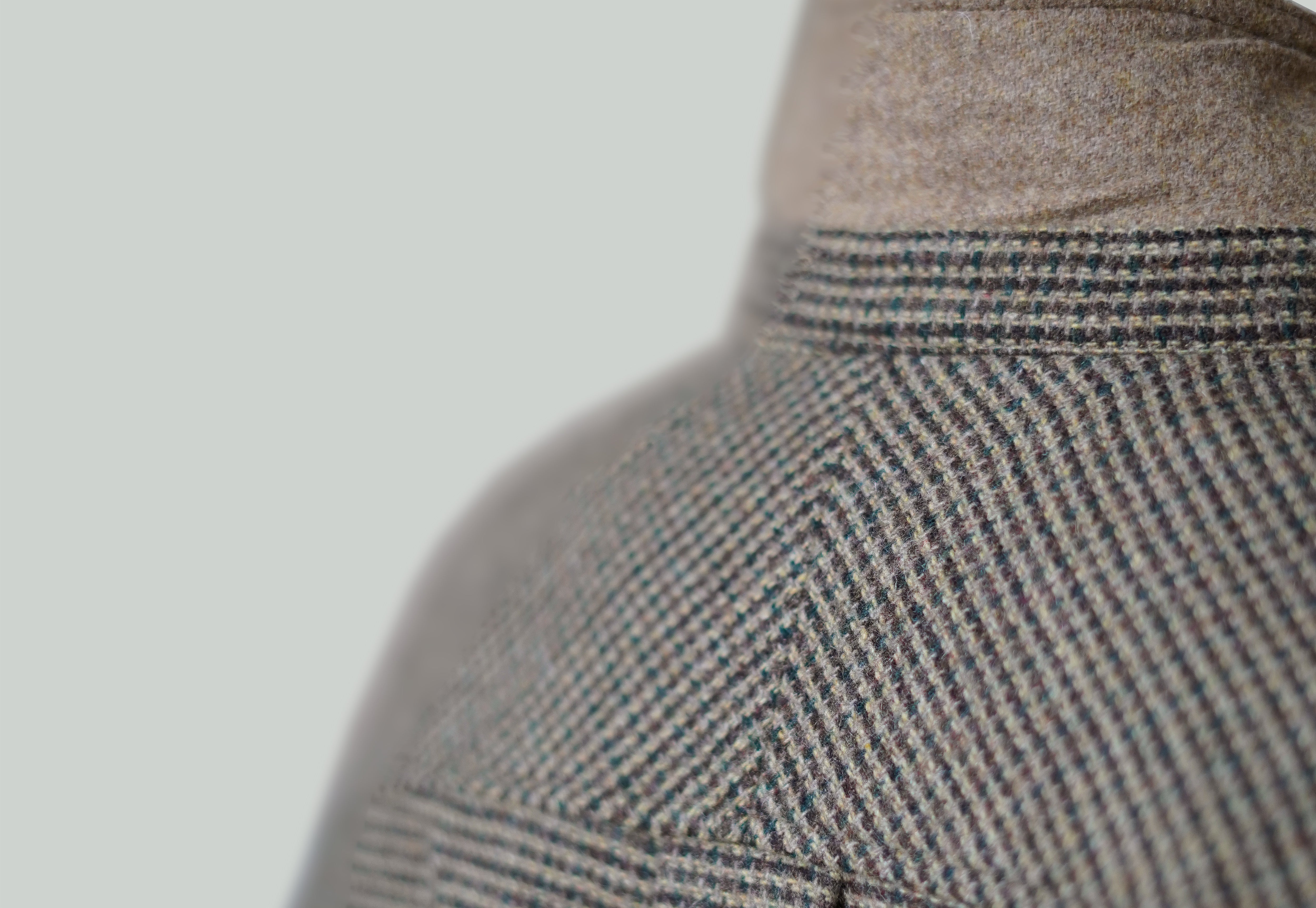 Japanese Wool Top with Houndstooth fabric/ Yolksplit and front zip in boxy fit - Backview