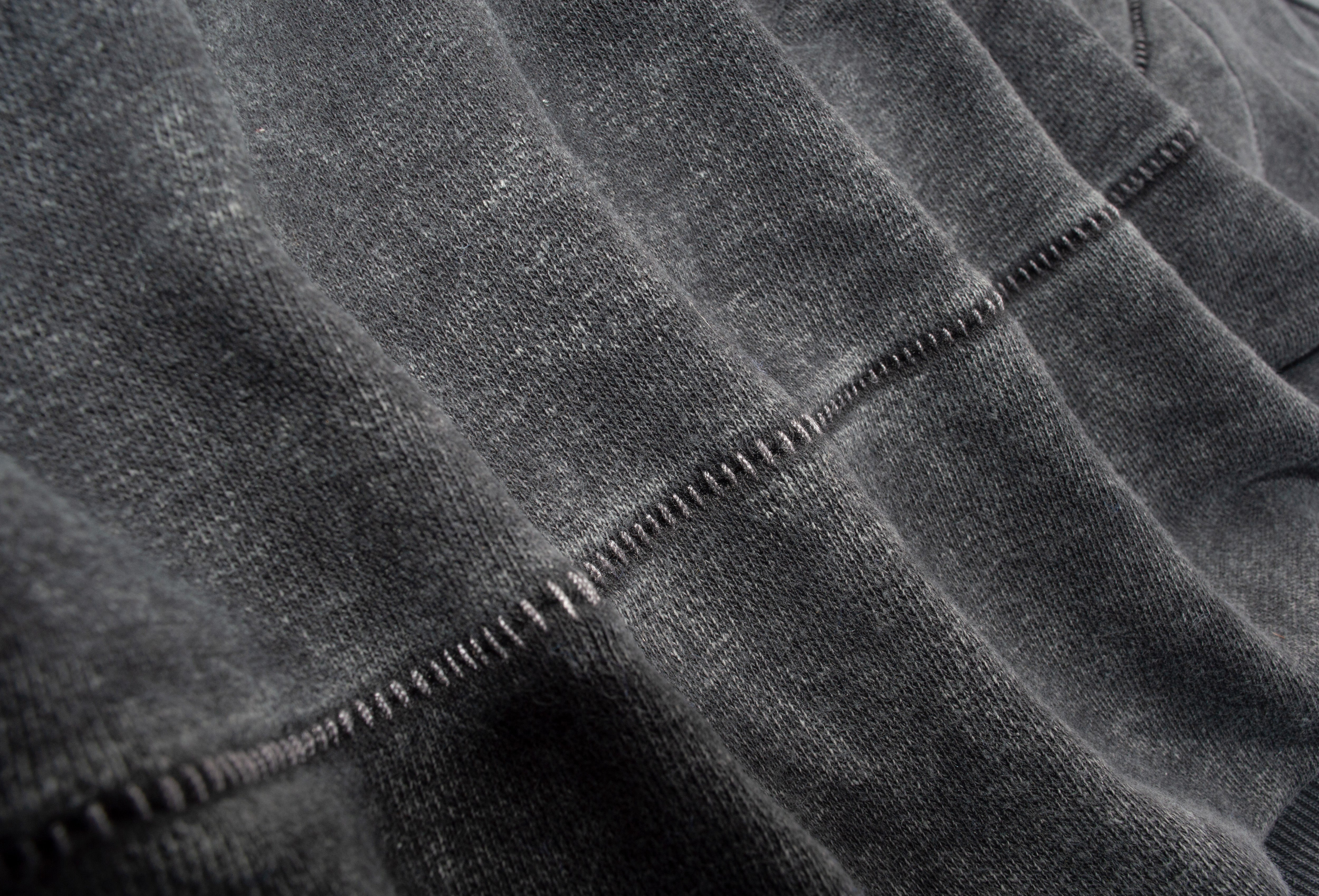 Cropped Baseball T-Shirt in Faded Black with V-Neck and Heavyweight Cotton - Detailview of Threads