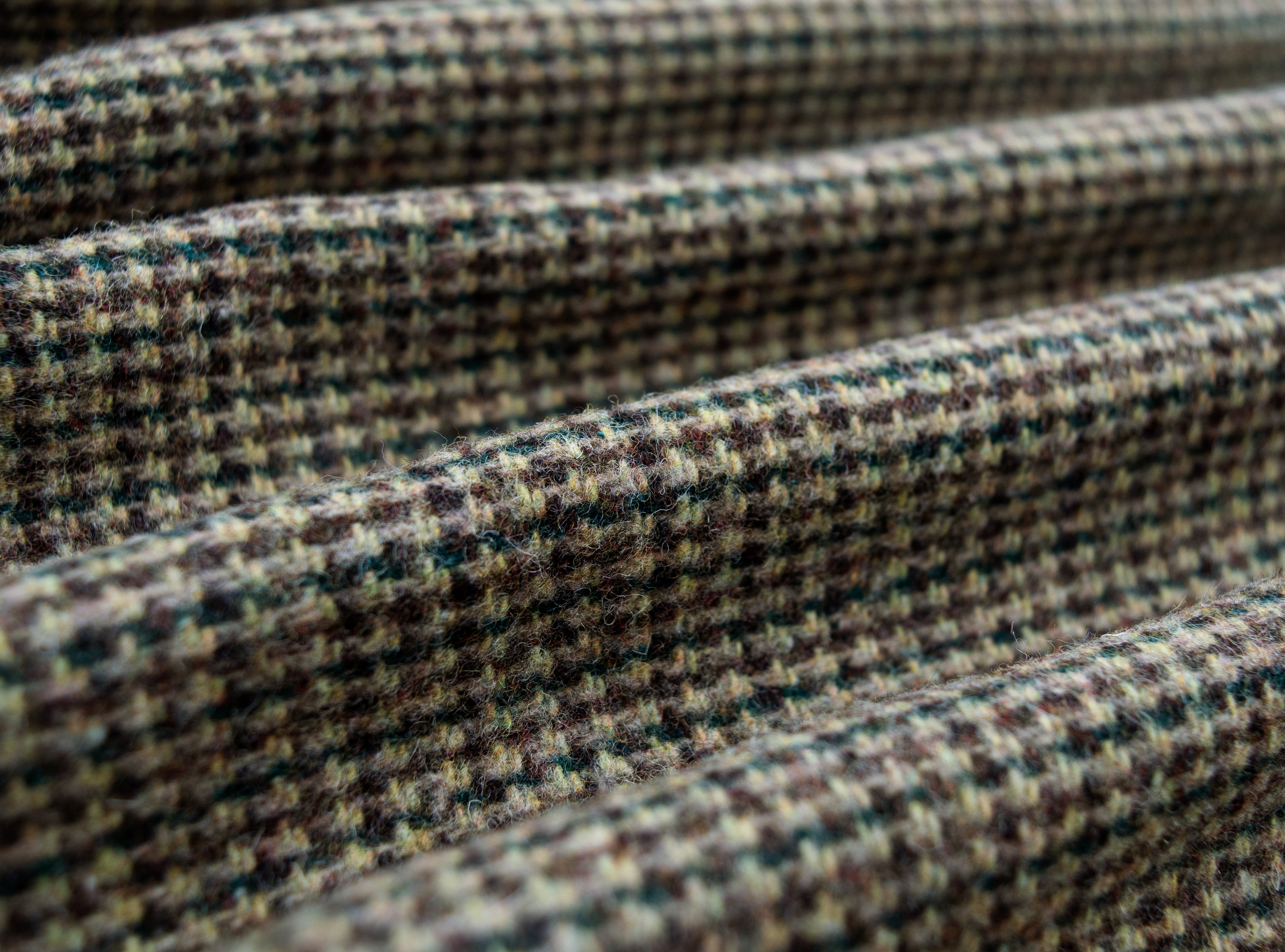 Japanese Wool Top with Houndstooth fabric and front zip in boxy fit - Detailview